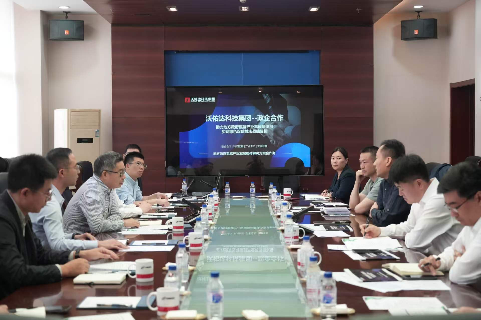 曾国军及氢能联盟考察团一行与吉能集团领导开展座谈交流