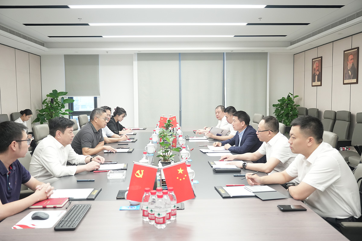 鞍山市委副书记、市长杨济时一行考察沃佑达